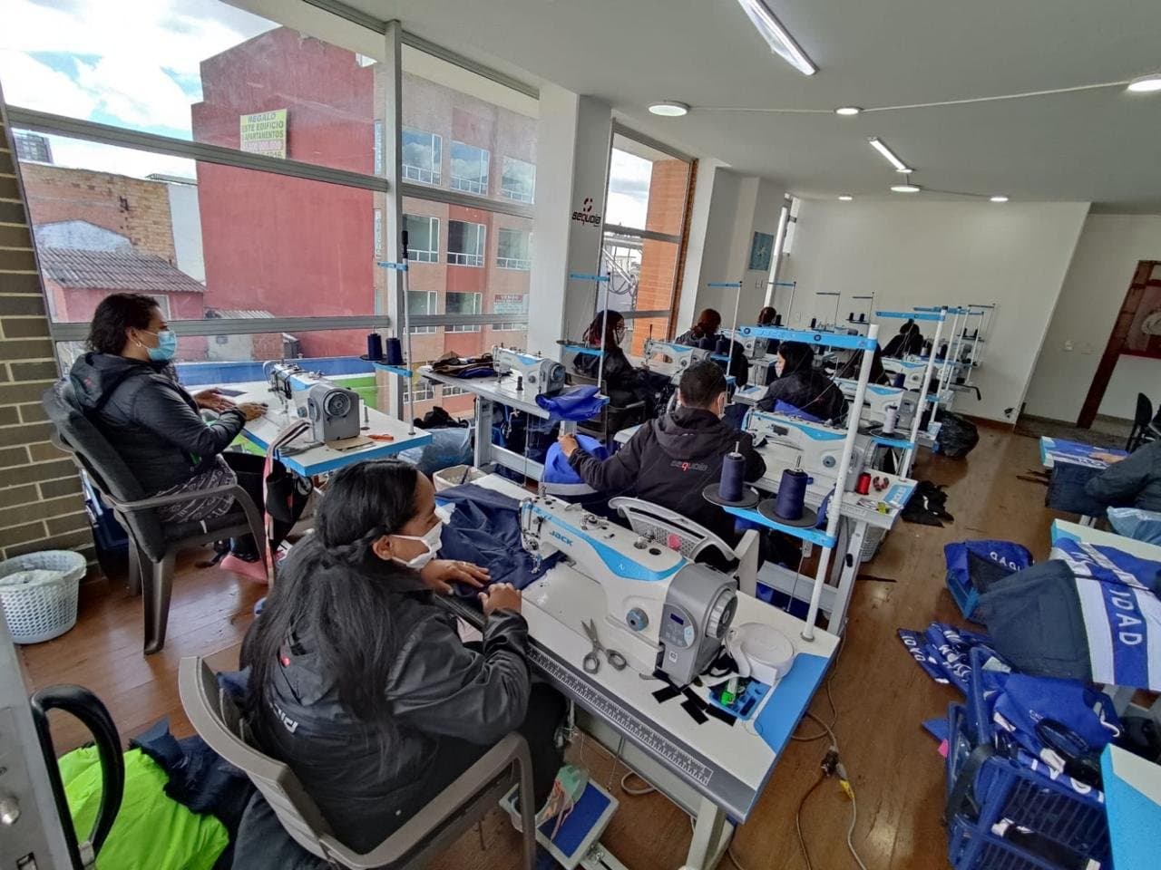 Fábrica de impermeables para moto en Bogotá - proceso 4